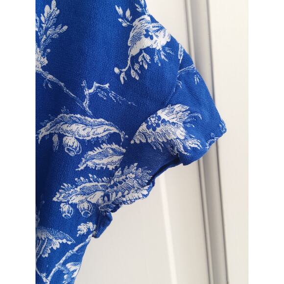 $Maeve Anthropologie Clarita blue & white wrap top floral Fairy Flowy boho - Picture 5 of 7